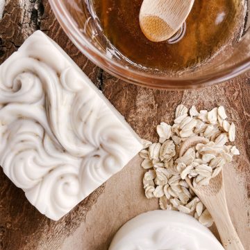 homemade honey oatmeal bar with raw honey and oats